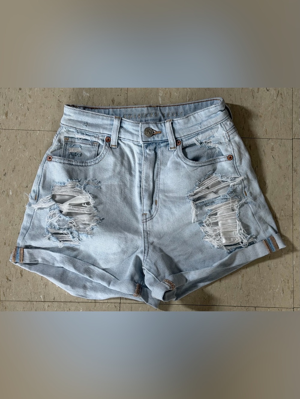 American Eagle Mom Shorts Distressed Light Wash Stretch Denim Size 0